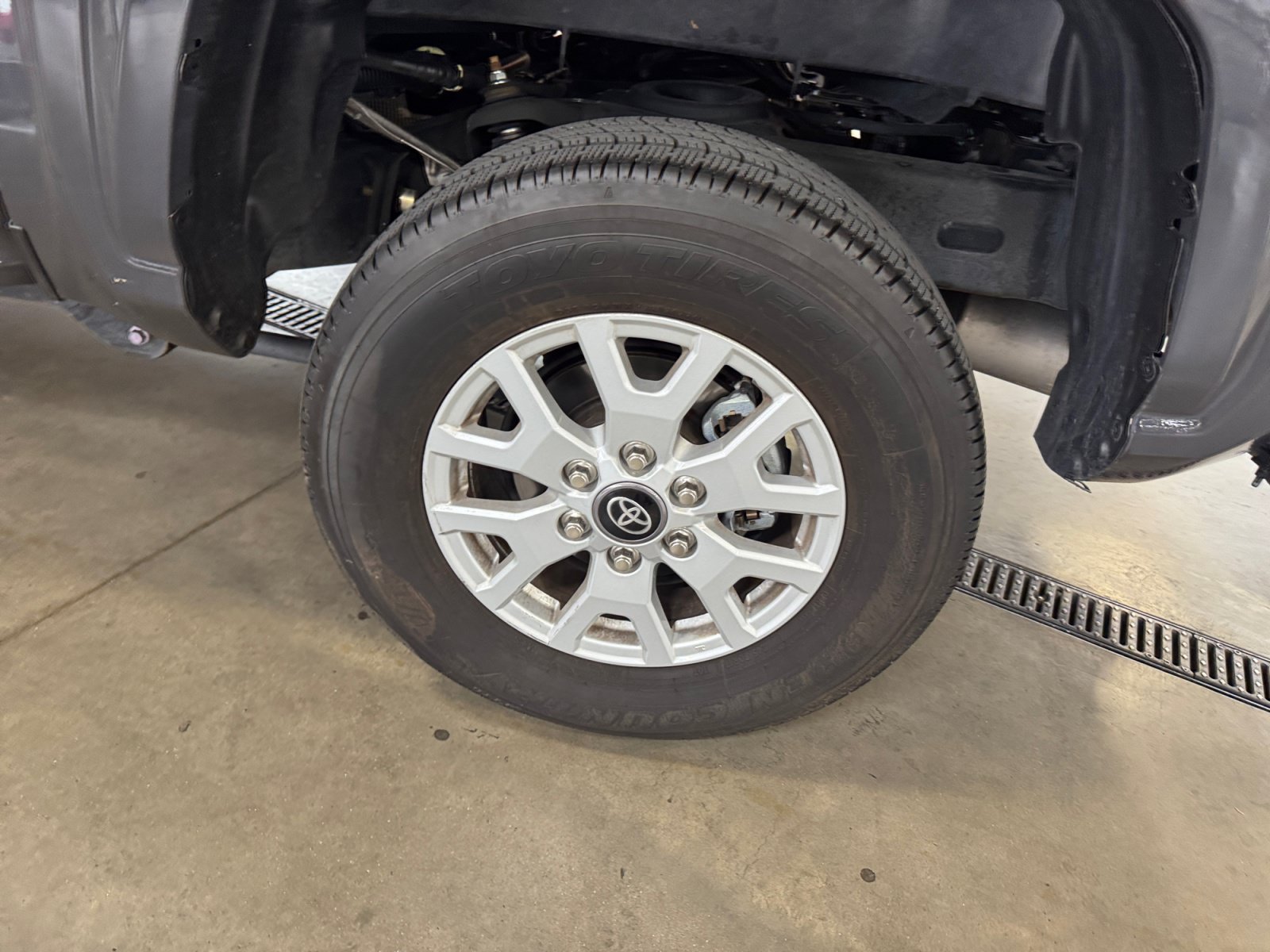 Certified 2025 Toyota Tacoma SR5 AWD/4WD image 26