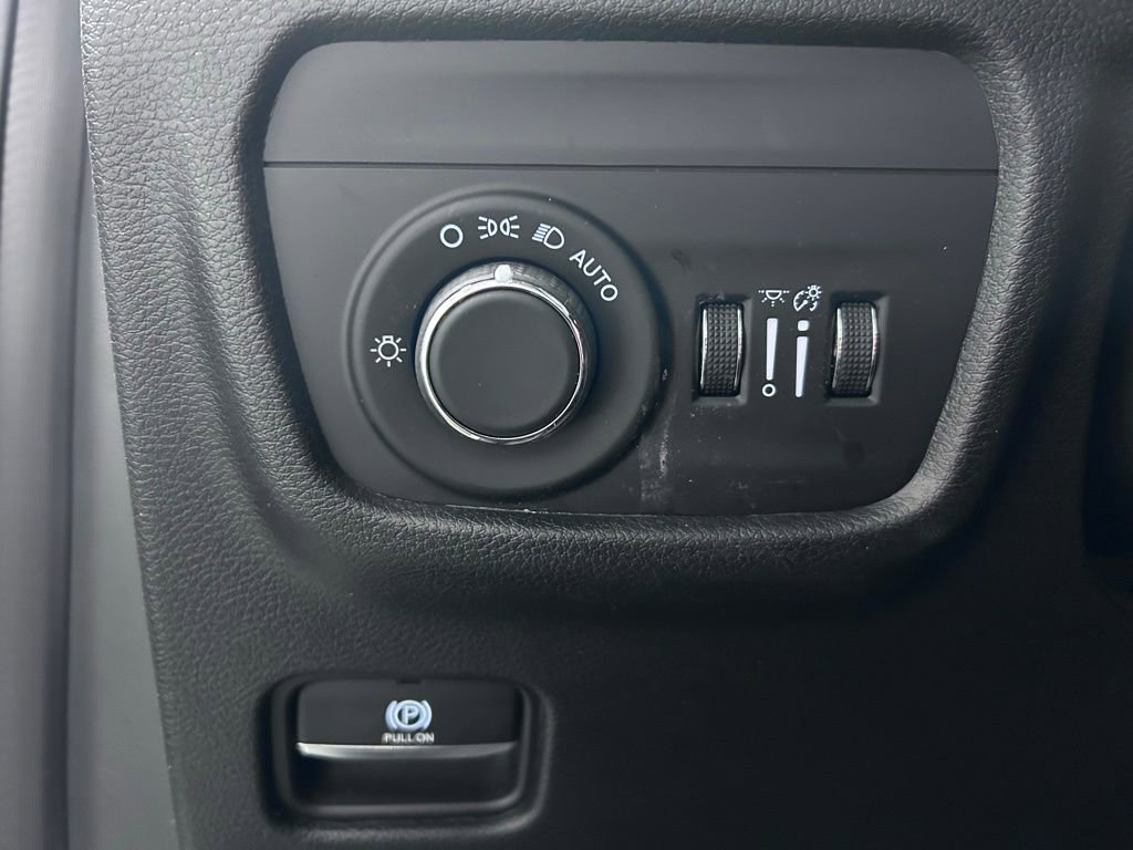 Used 2022 Jeep Grand Cherokee Altitude image 8