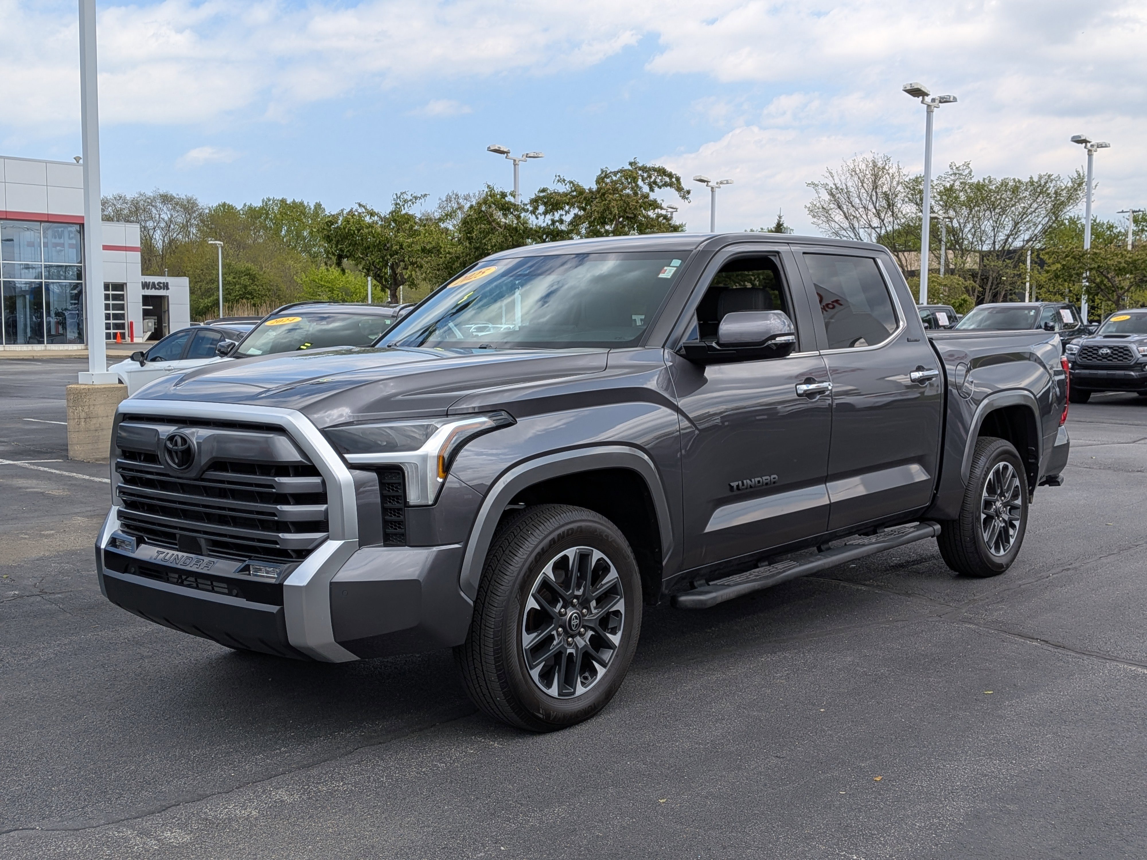 Used 2025 Toyota Tundra Limited AWD/4WD image 4