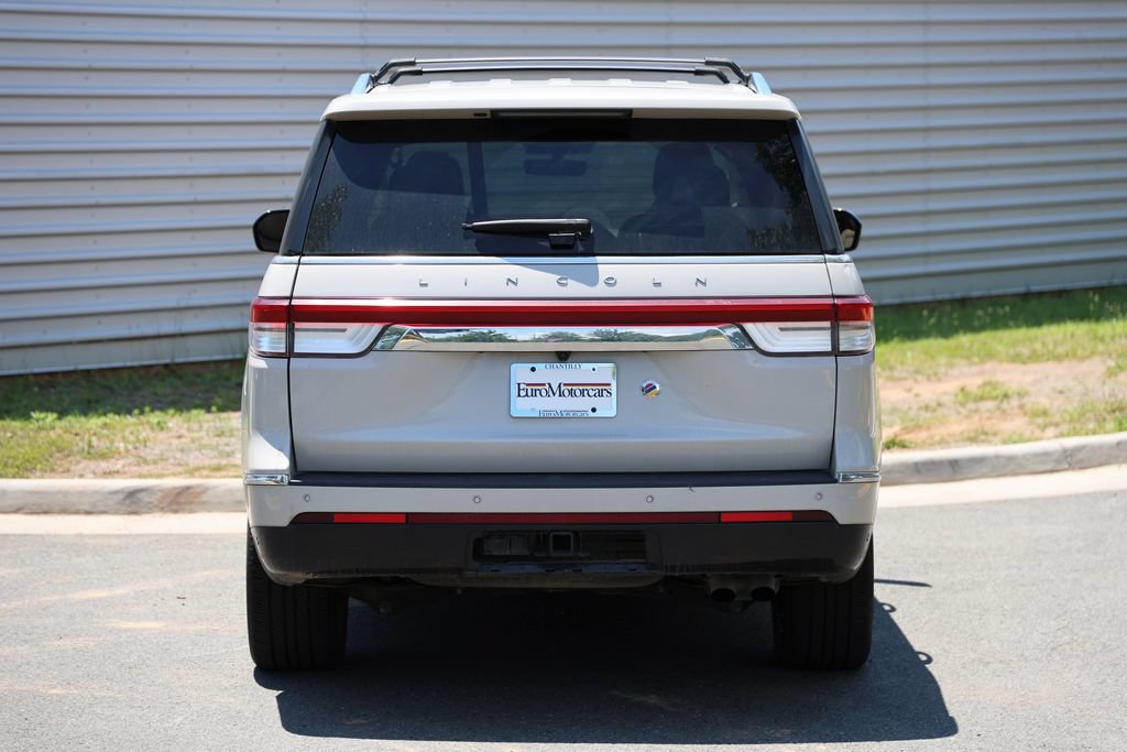 Used 2023 Lincoln Navigator Reserve AWD/4WD image 5