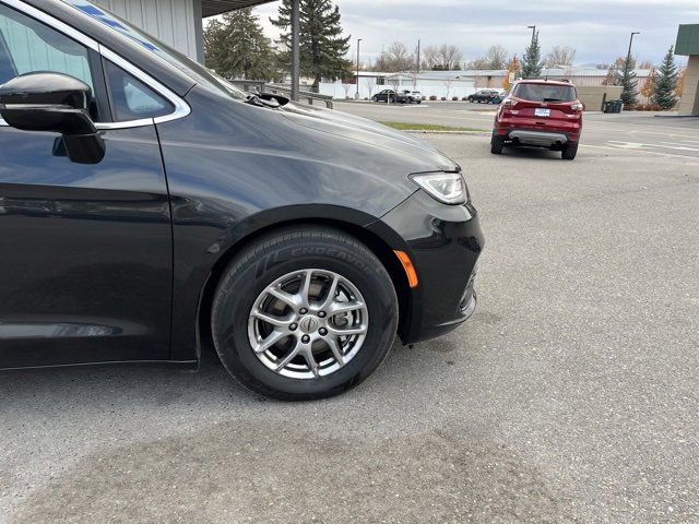 Used 2022 Chrysler Pacifica Touring image 15