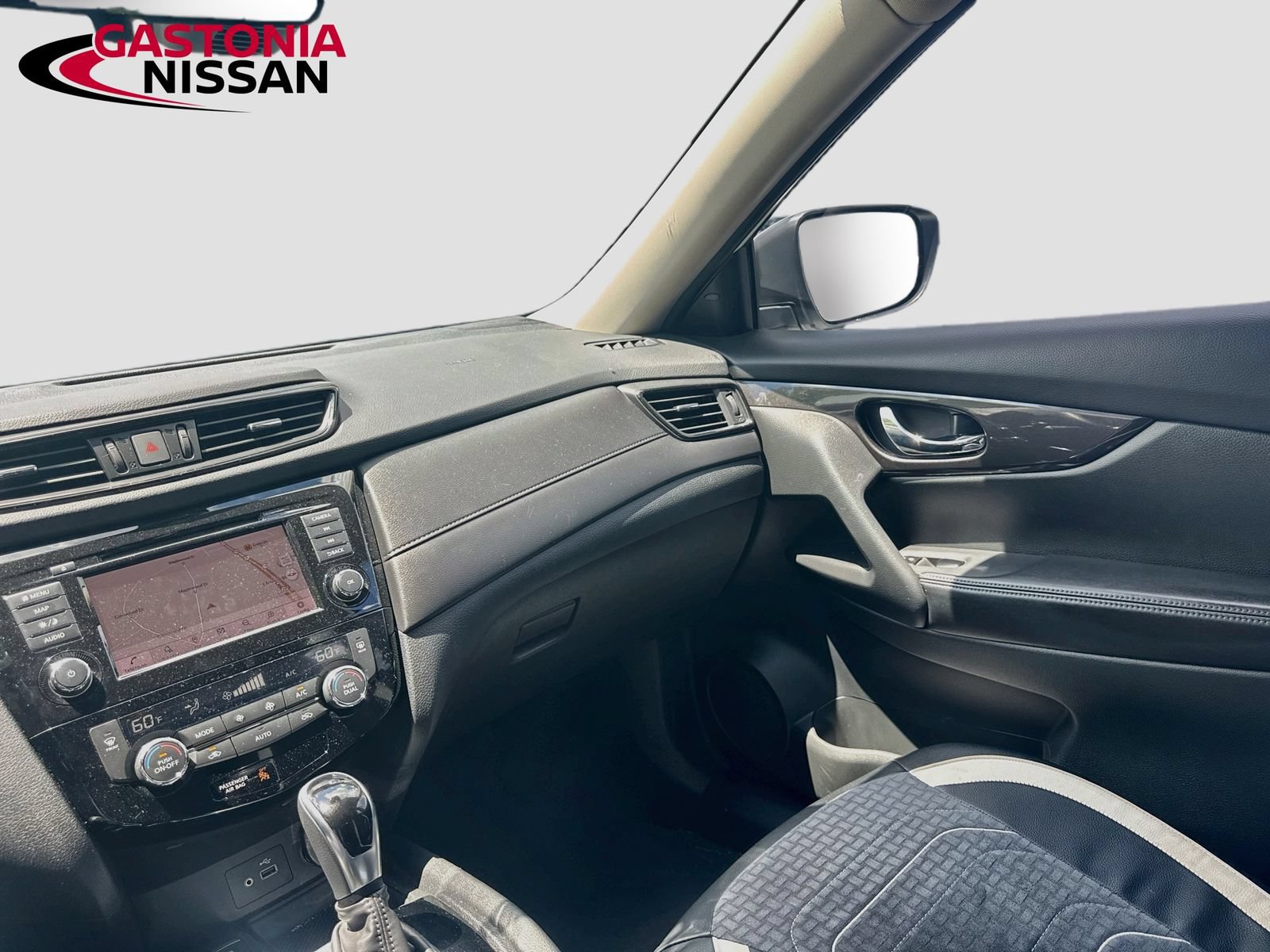 Used 2019 Nissan Rogue SV w/ Premium Package FWD image 32