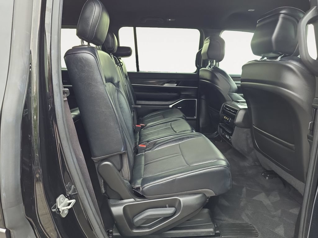 Used 2022 Jeep Wagoneer Series II AWD/4WD image 12