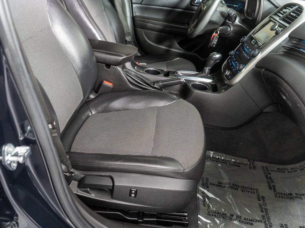 Used 2015 Chevrolet Malibu LT image 8