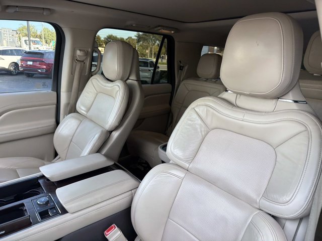 Used 2020 Lincoln Navigator L Reserve w/ Equipment Group 208A Reserve AWD/4WD image 14