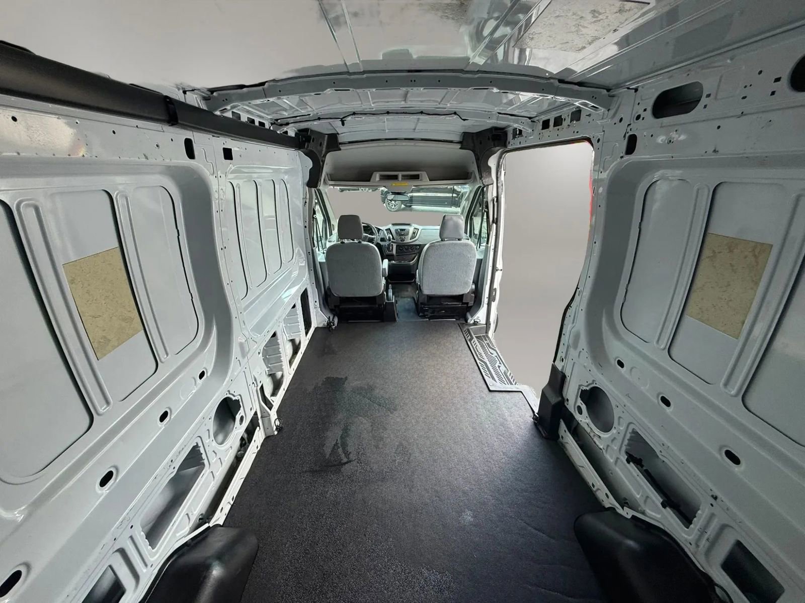 Used 2018 Ford Transit 250 148 Medium Roof RWD image 32