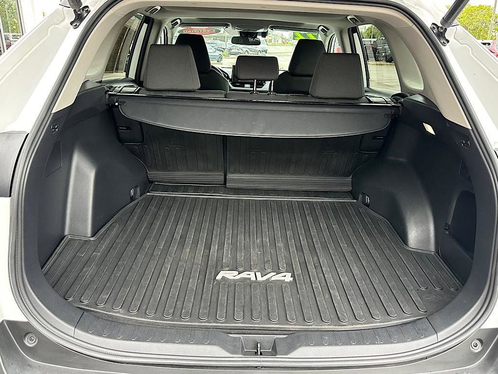 Certified 2022 Toyota RAV4 XLE w/ Convenience Package AWD/4WD image 9