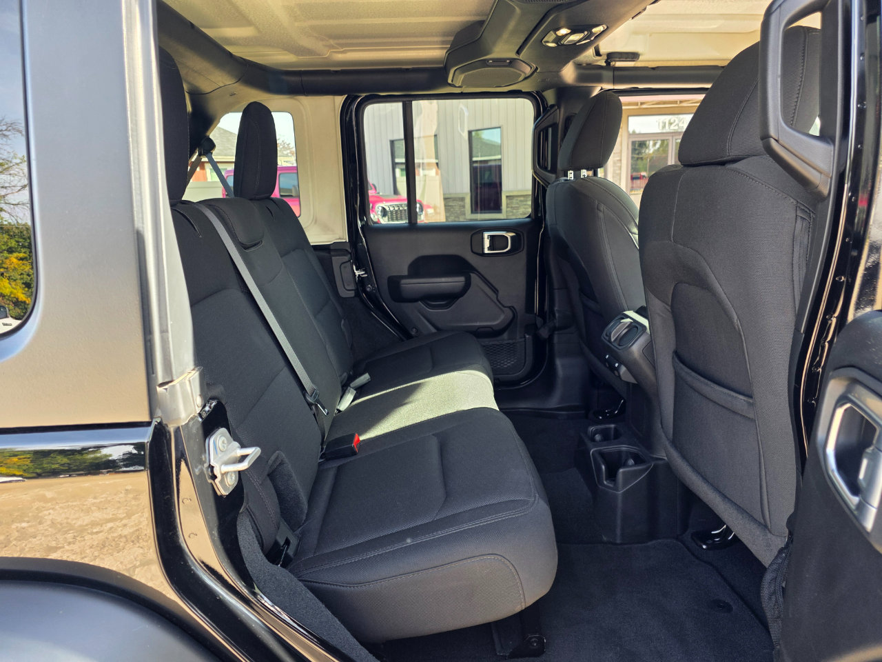 Used 2022 Jeep Wrangler Unlimited Sport image 23