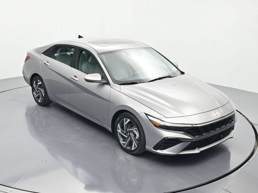 Used 2025 Hyundai Elantra Limited FWD image 33
