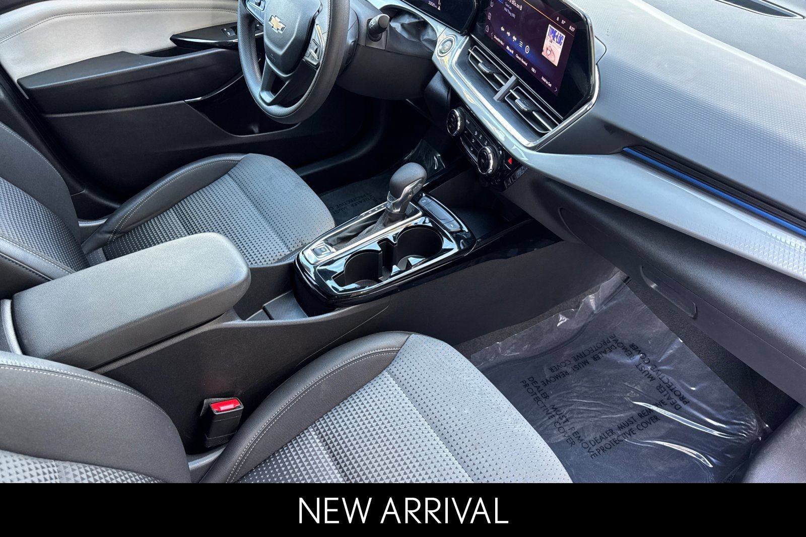Used 2025 Chevrolet Trax LT FWD image 19