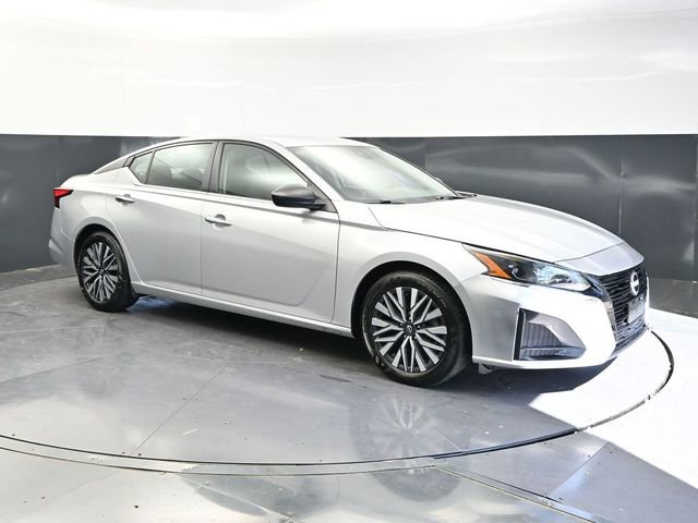 Used 2024 Nissan Altima 2.5 SV image 3