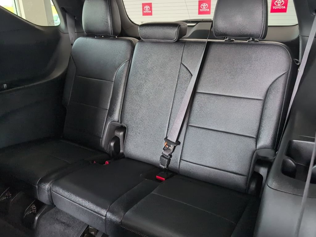 Used 2025 Chevrolet Traverse LT image 17