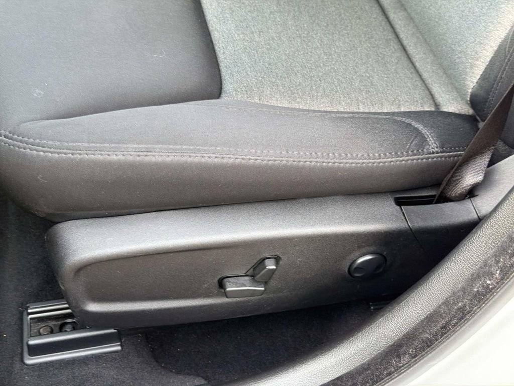 Used 2023 Chrysler 300 Touring w/ Sport Appearance Package image 22