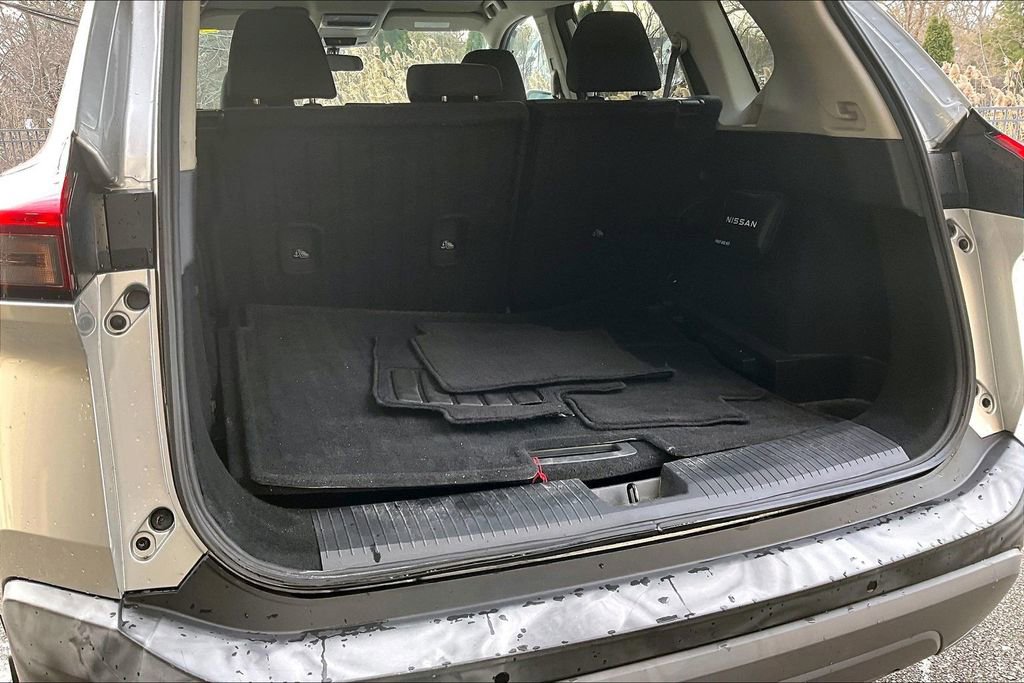 Used 2021 Nissan Rogue SV image 32