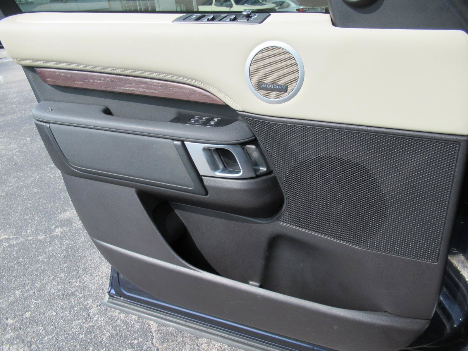 Used 2018 Land Rover Discovery HSE AWD/4WD image 21