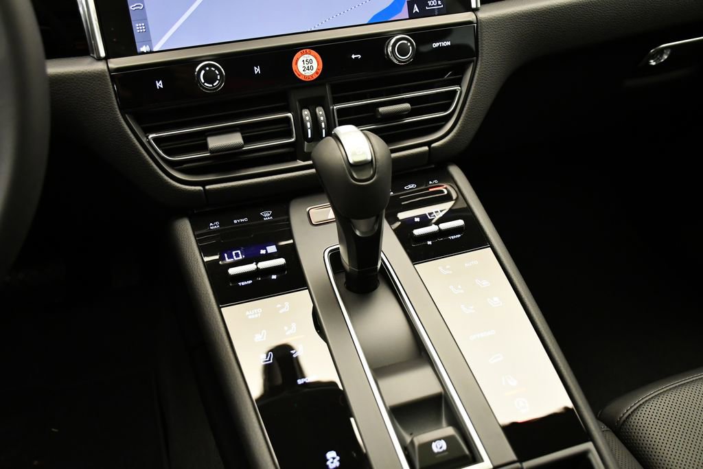 Certified 2025 Porsche Macan image 31