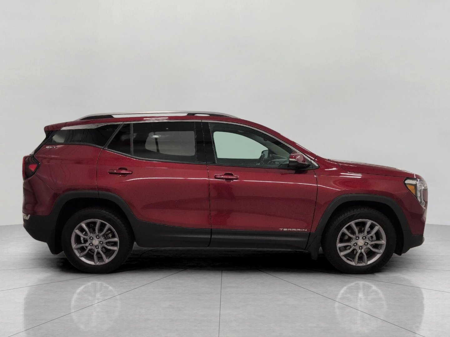 Certified 2022 GMC Terrain SLT w/ Infotainment Package II AWD/4WD image 11