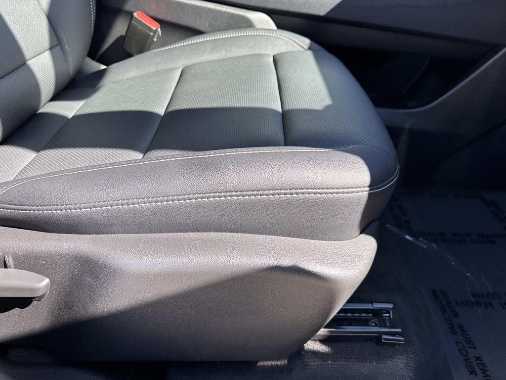 Certified 2025 Chevrolet Traverse LT image 12