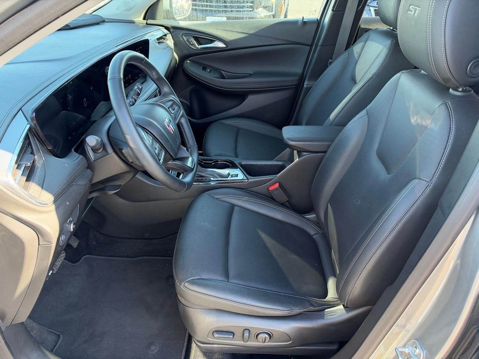 Used 2024 Buick Encore GX Sport Touring w/ Comfort Package AWD/4WD image 5
