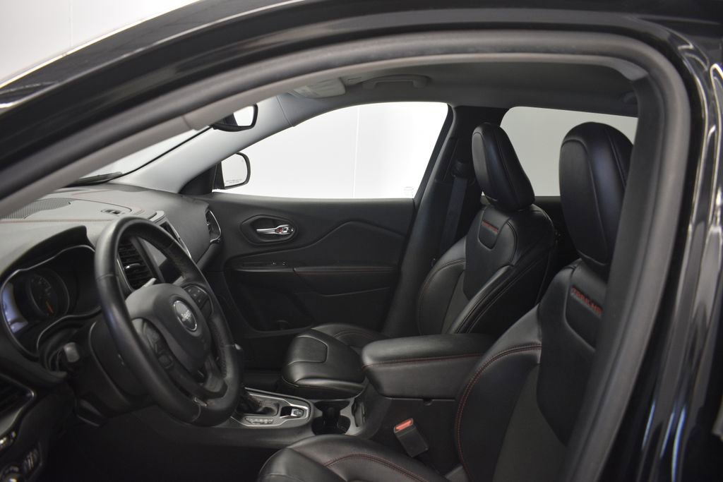 Used 2019 Jeep Cherokee Trailhawk w/ Cold Weather Group image 30