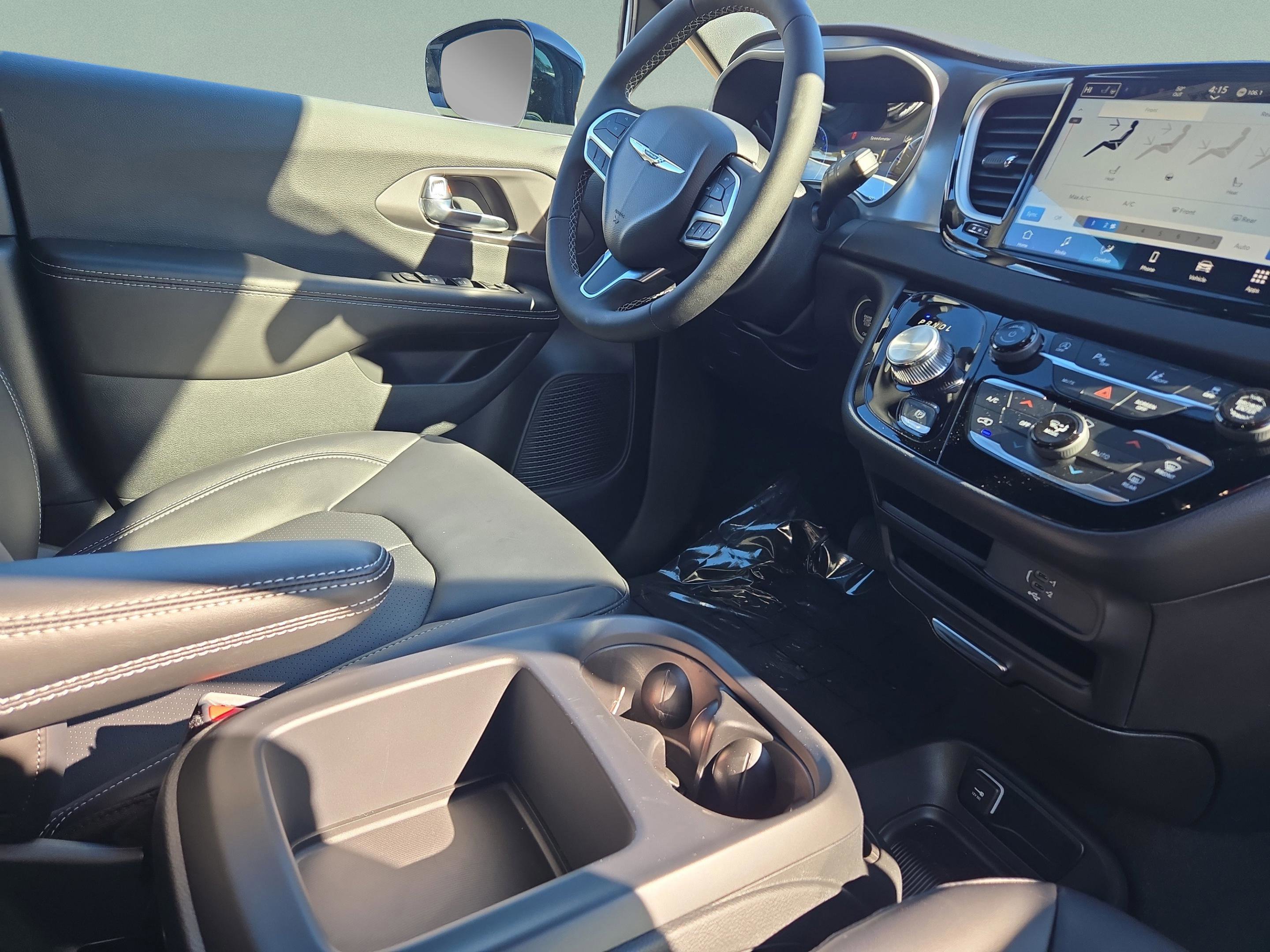 New 2026 Chrysler Voyager LX image 28