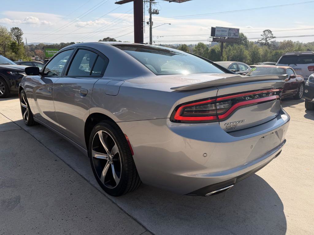 Used 2017 Dodge Charger SE w/ Popular Equipment Group image 9
