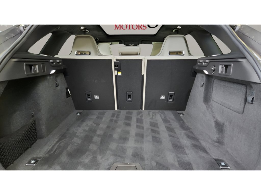 Used 2020 Jaguar F-PACE SVR image 31