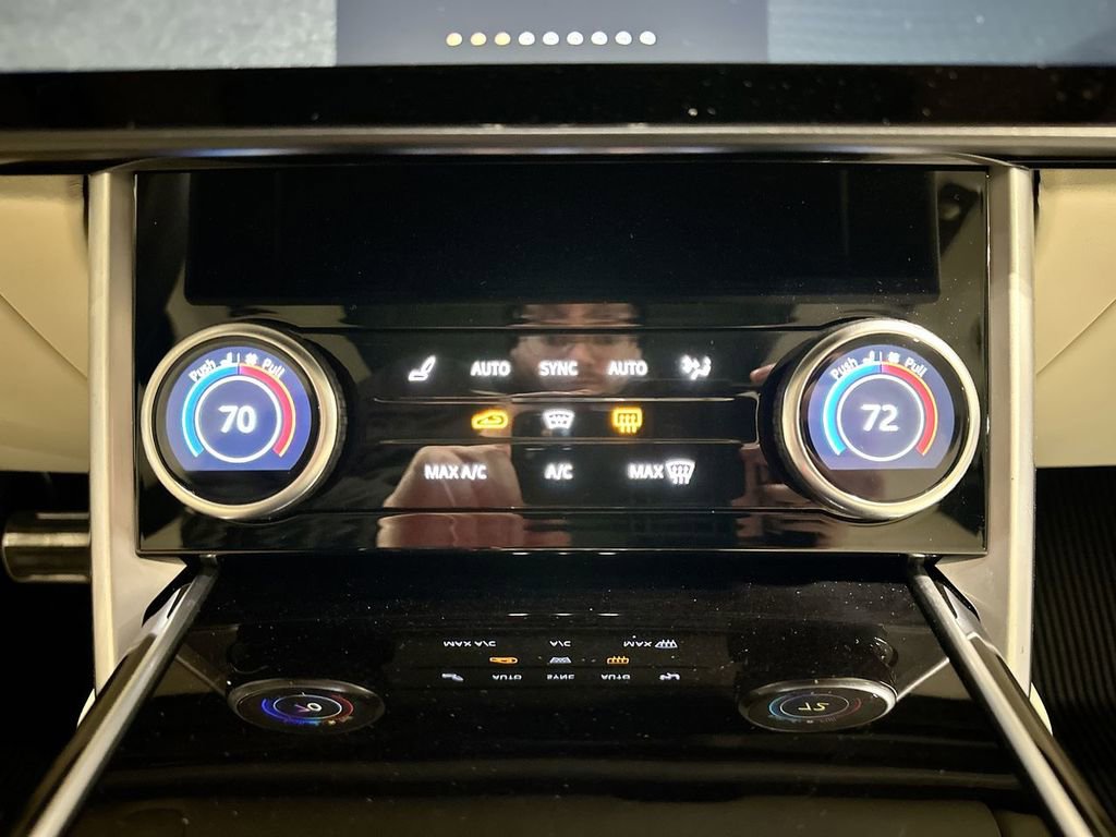 Used 2023 Land Rover Range Rover SE image 13