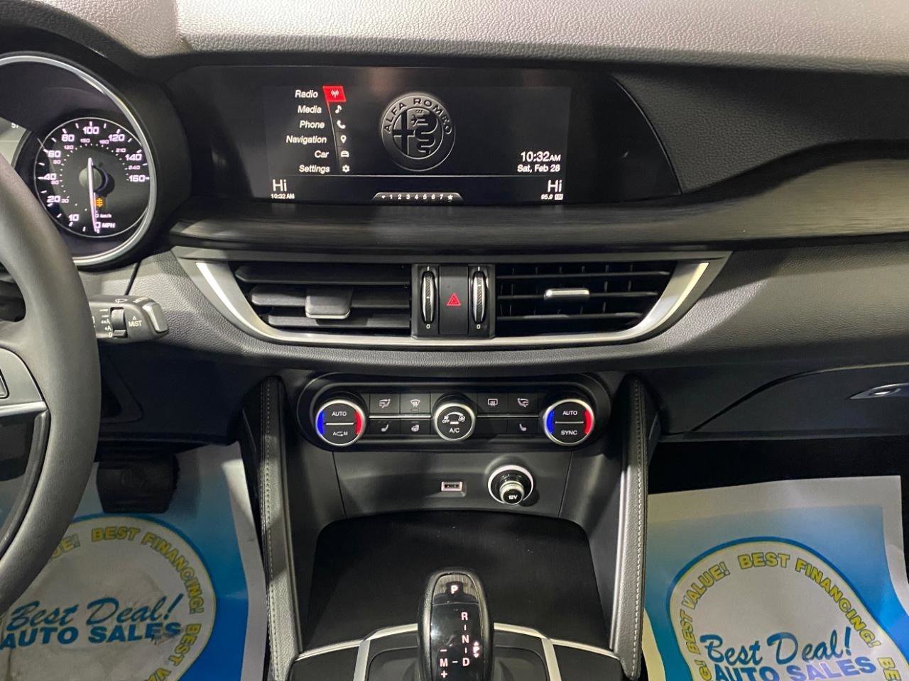 Used 2018 Alfa Romeo Stelvio AWD image 17