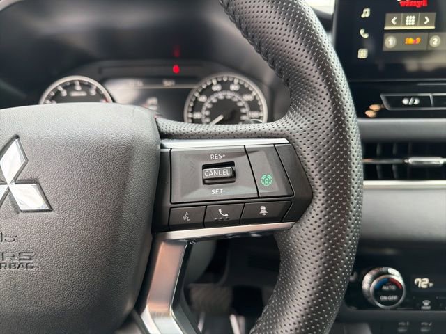 Used 2025 Mitsubishi Outlander SE image 22