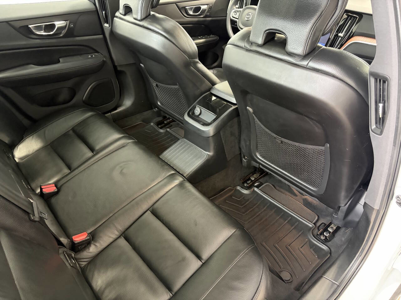 Used 2023 Volvo S60 T8 Plus image 23