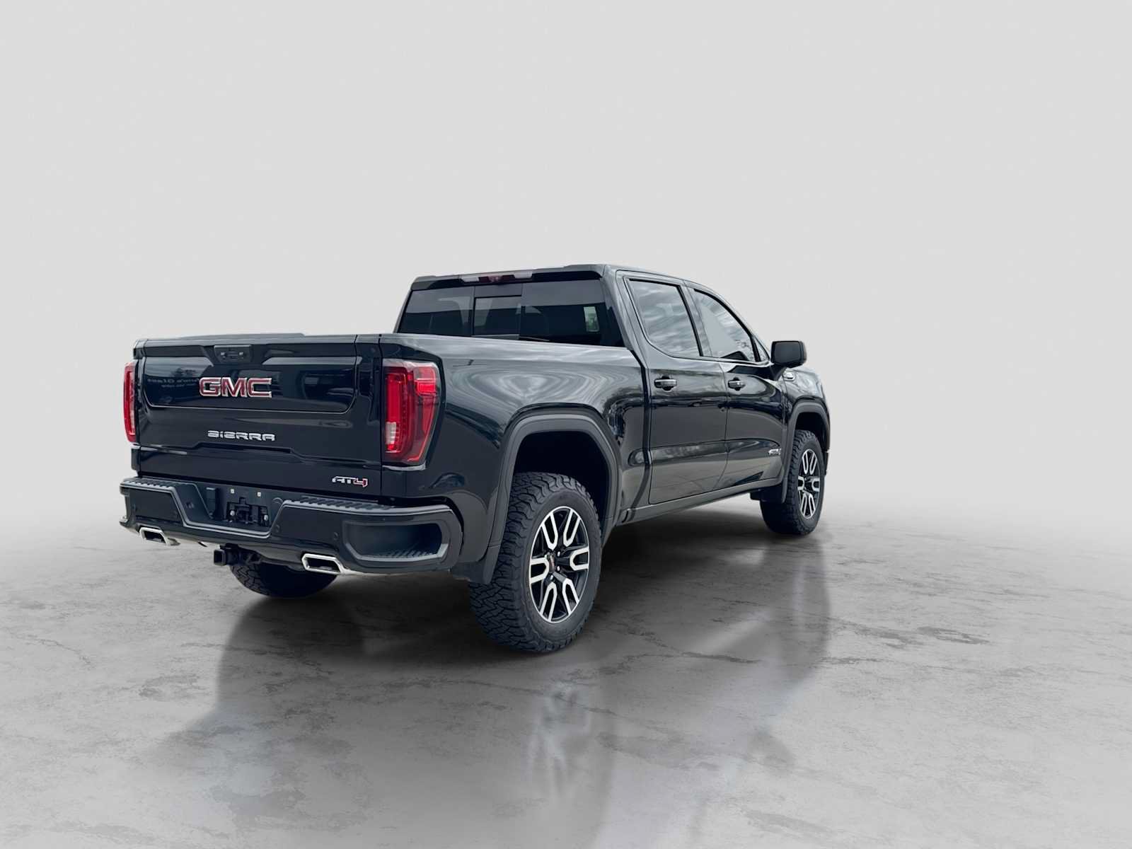 Used 2023 GMC Sierra 1500 AT4 w/ Technology Package AWD/4WD image 6