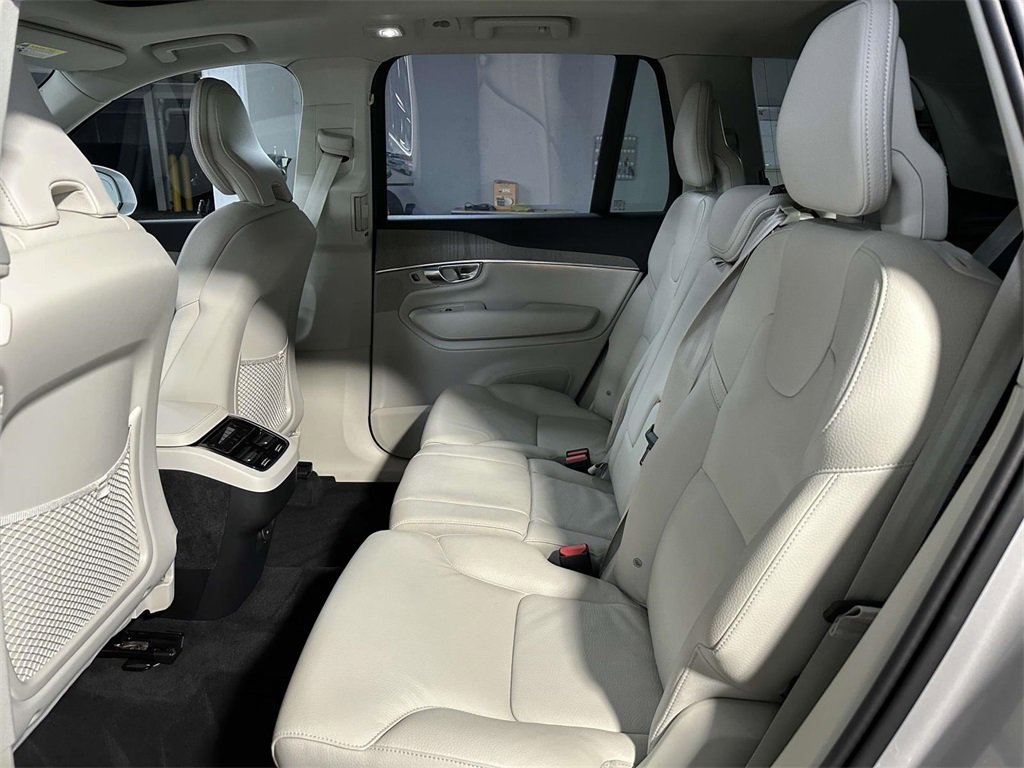 Used 2025 Volvo XC90 B5 Plus image 13