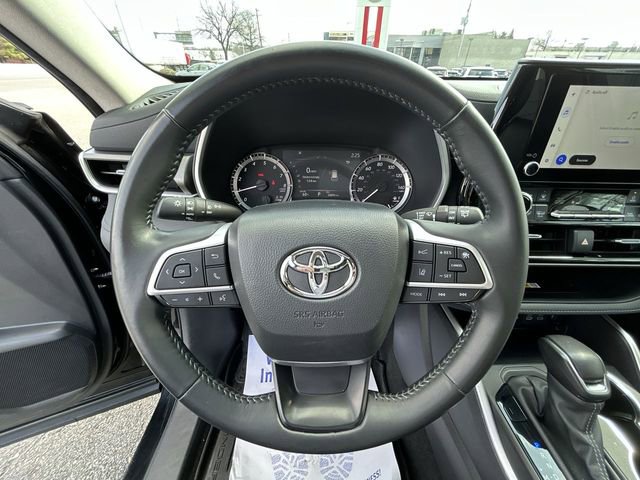 Used 2024 Toyota Highlander XLE image 18