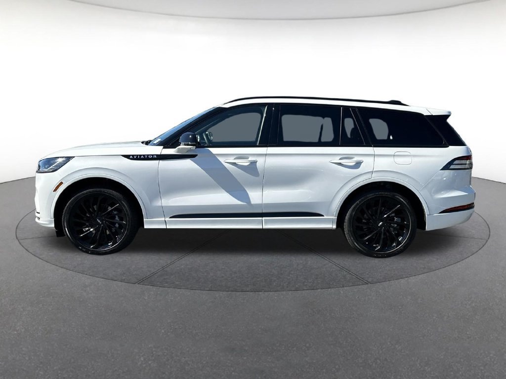 Used 2026 Lincoln Aviator Reserve AWD/4WD image 2