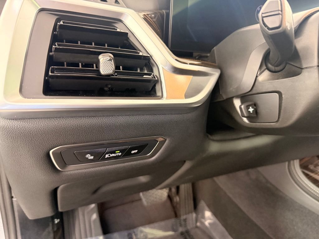 Used 2026 BMW X7 xDrive40i AWD/4WD image 39