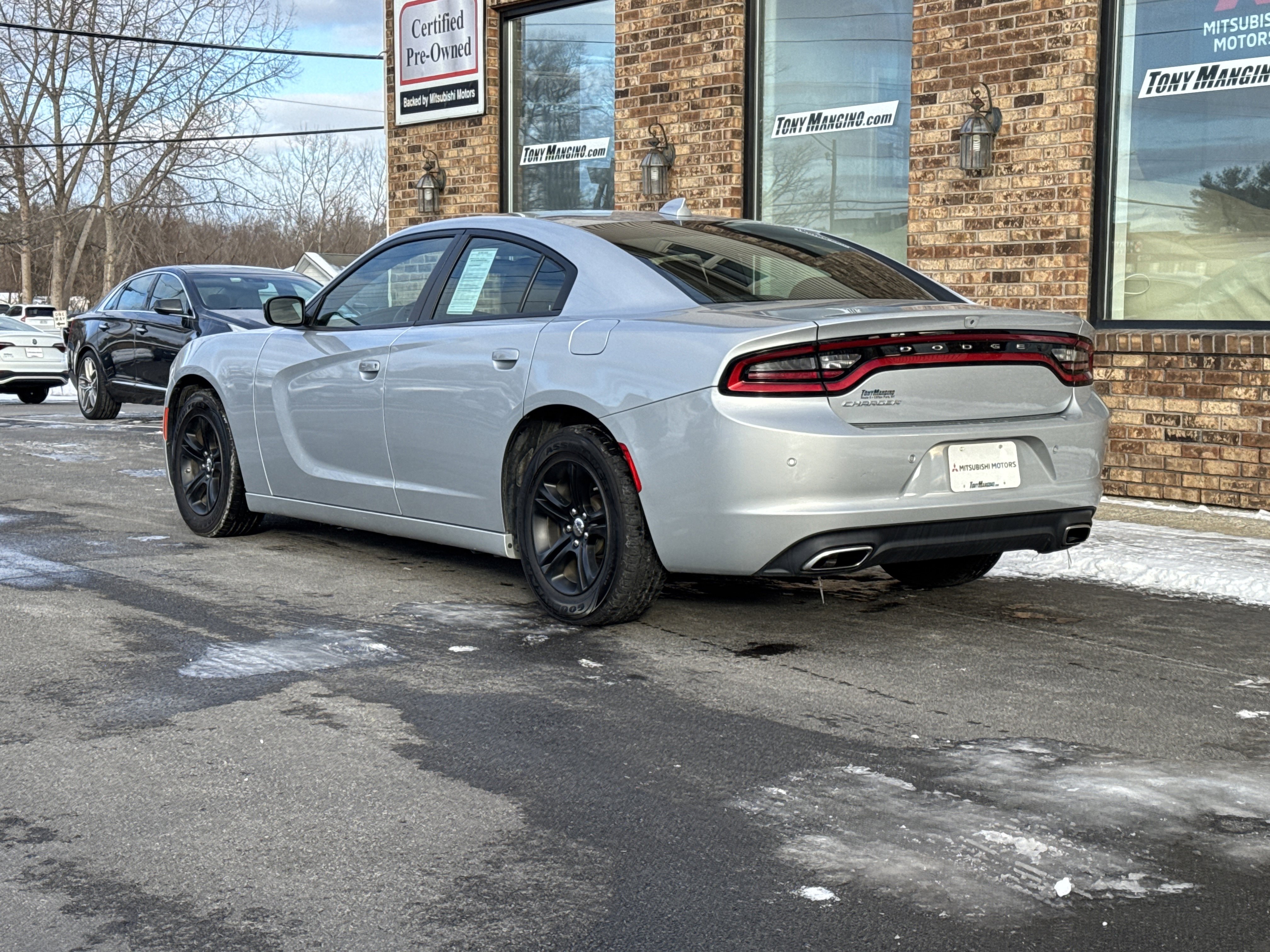 Used 2023 Dodge Charger SXT image 3