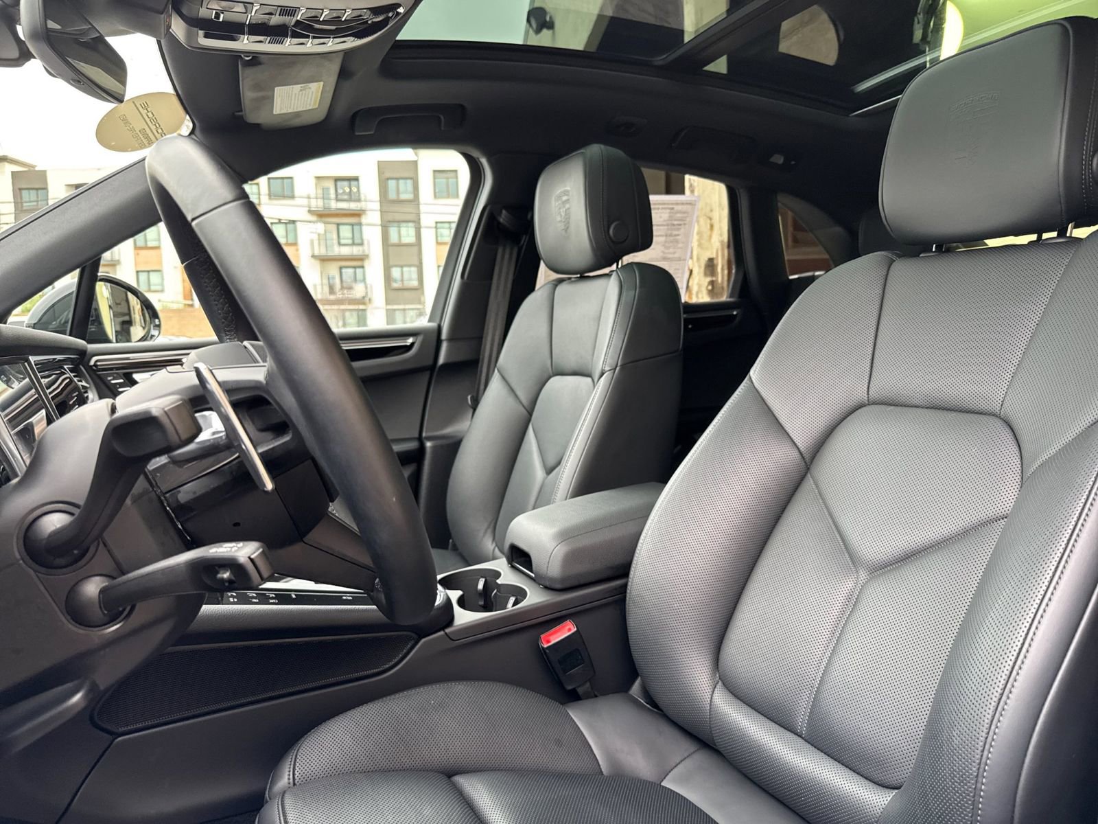 Certified 2023 Porsche Macan image 5