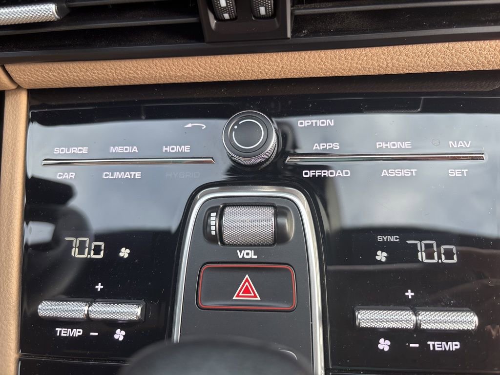 Used 2022 Porsche Cayenne Platinum Edition image 35