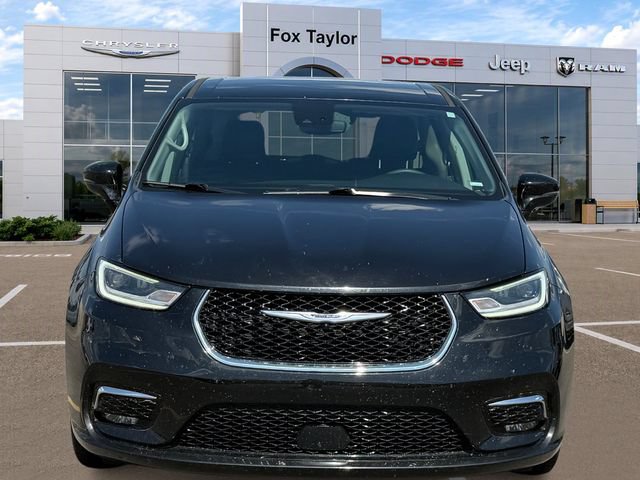 Certified 2024 Chrysler Pacifica Touring-L FWD image 2