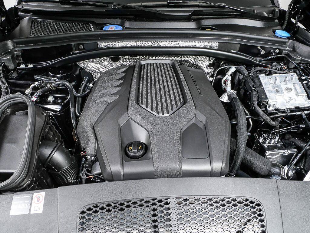 Certified 2026 Porsche Macan Turbo AWD/4WD image 37