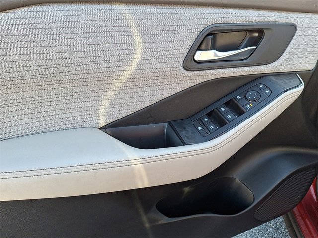 Used 2023 Nissan Rogue SV image 12