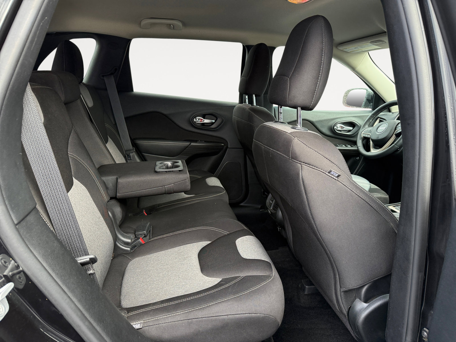 Used 2014 Jeep Cherokee Latitude w/ Comfort/Convenience Group image 18