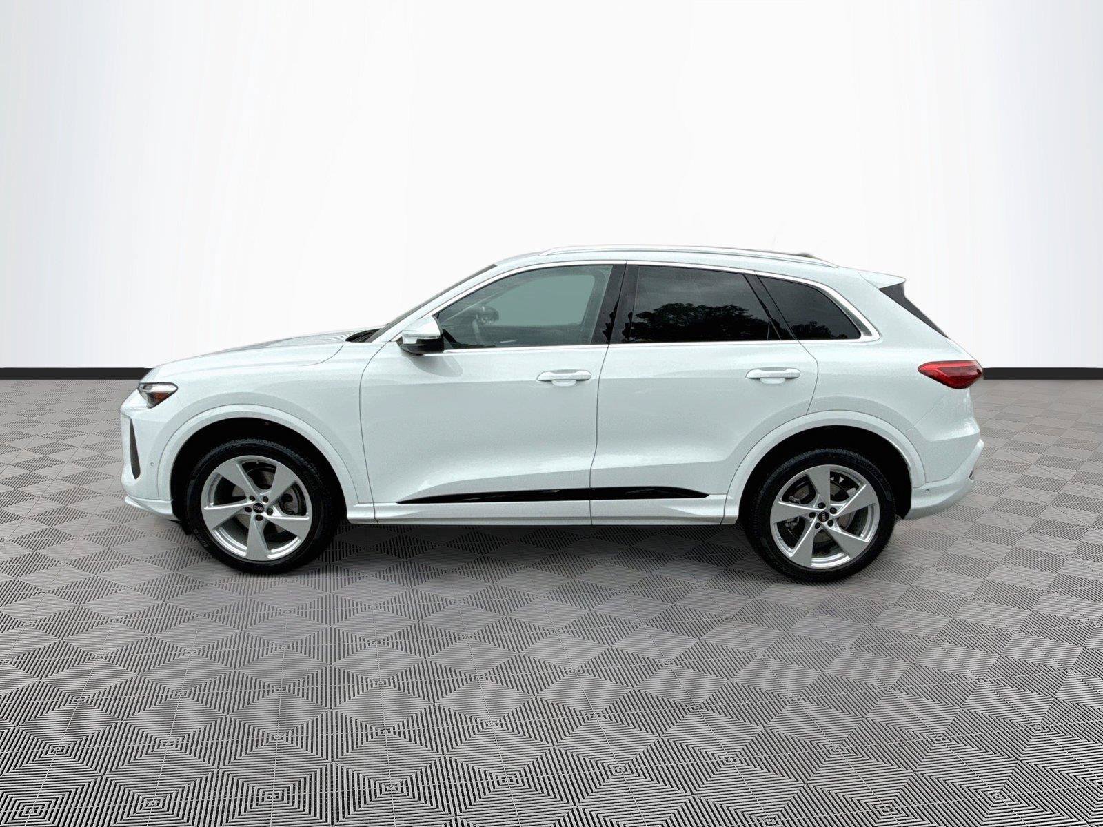 Certified 2025 Audi Q5 Premium AWD/4WD image 4