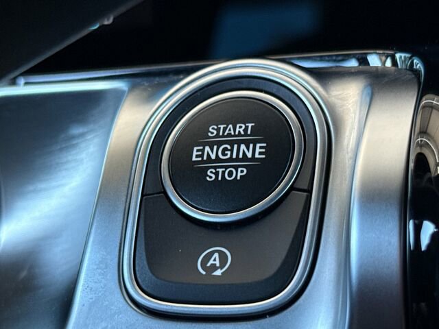 Used 2025 Mercedes-Benz GLB 250 4MATIC image 25