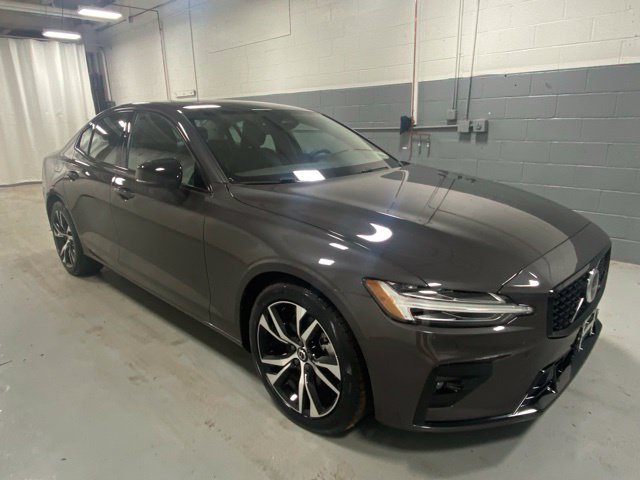 Certified 2025 Volvo S60 B5 Core AWD/4WD image 4