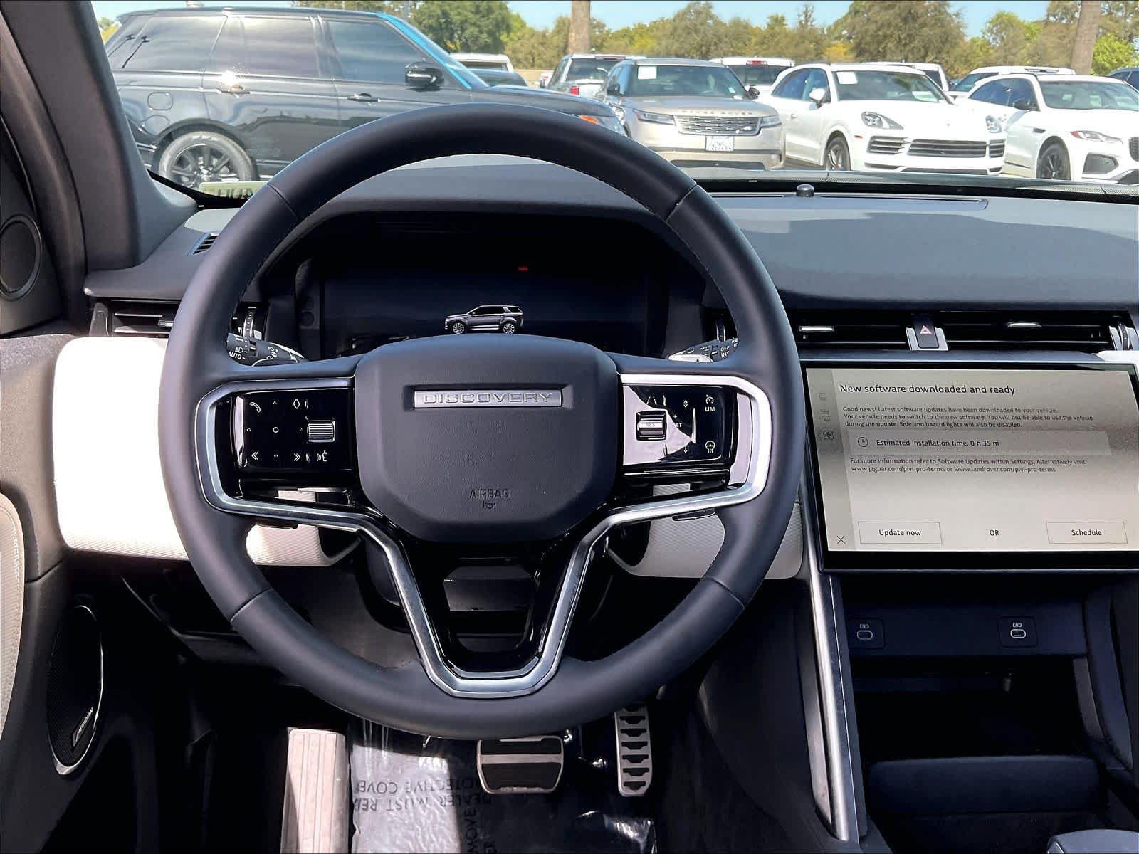 Used 2025 Land Rover Discovery Sport Dynamic SE AWD/4WD image 7