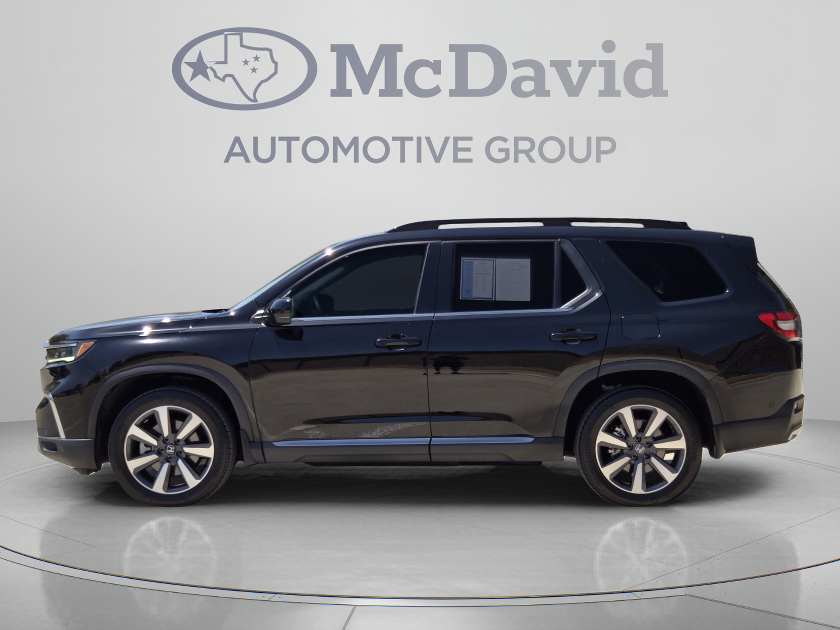 Certified 2025 Honda Pilot Touring image 2