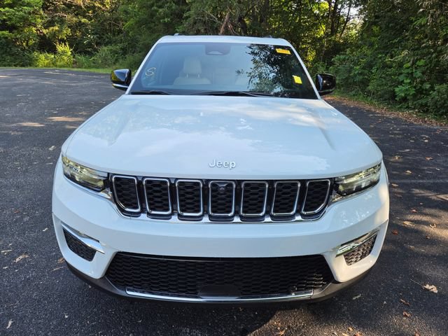 Used 2023 Jeep Grand Cherokee Limited w/ Luxury Tech Group II AWD/4WD image 2