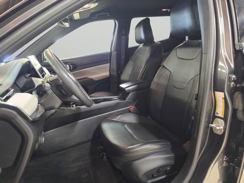 Used 2023 Jeep Compass Limited AWD/4WD image 10